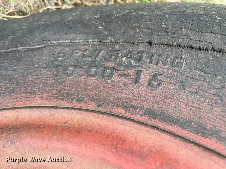 image for item JQ9729 1966 International 806  tractor