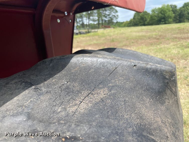 image for item JQ9729 1966 International 806  tractor