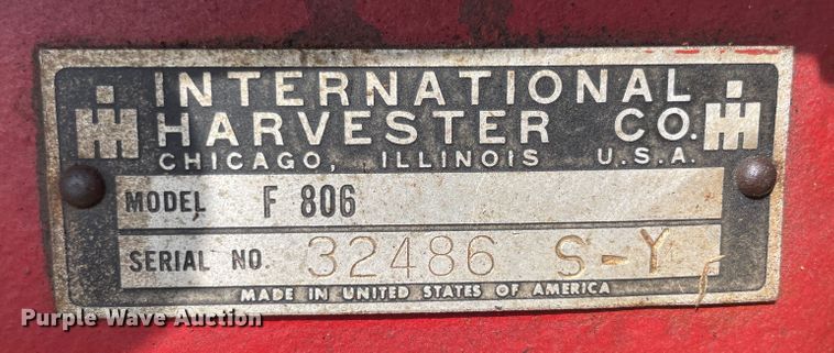 image for item JQ9729 1966 International 806  tractor