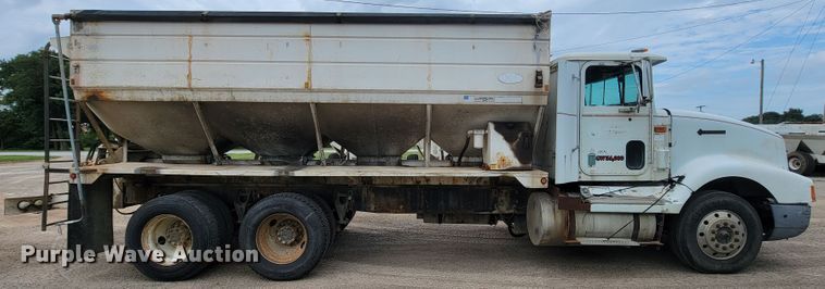 image for item KD9492 1994 International 9400  fertilizer delivery truck