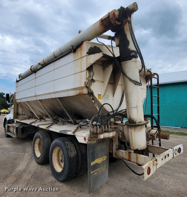 image for item KD9492 1994 International 9400  fertilizer delivery truck