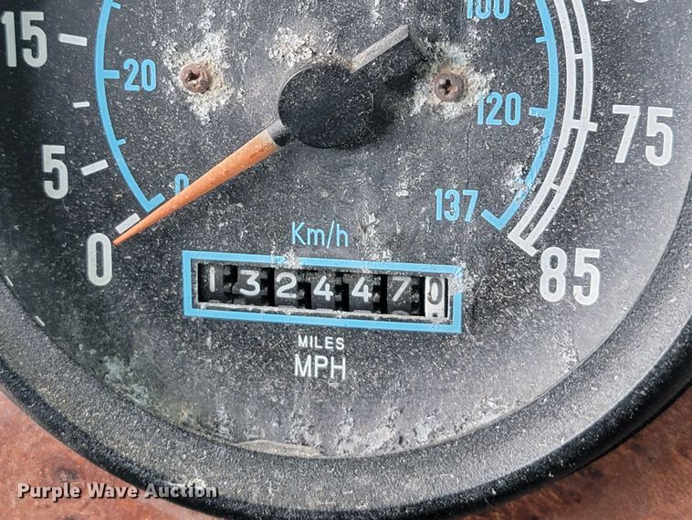 image for item KD9492 1994 International 9400  fertilizer delivery truck