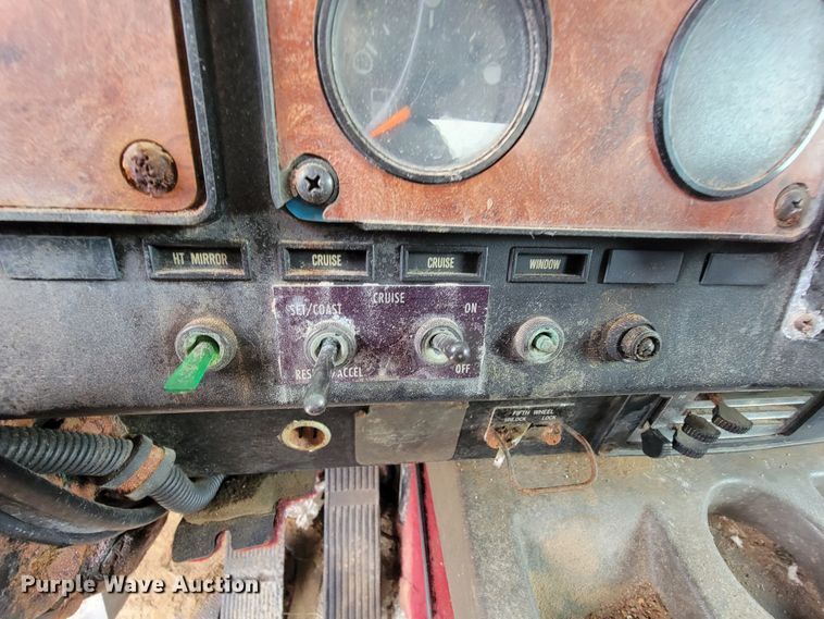 image for item KD9492 1994 International 9400  fertilizer delivery truck