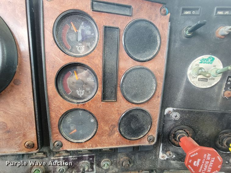 image for item KD9492 1994 International 9400  fertilizer delivery truck