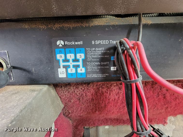 image for item KD9492 1994 International 9400  fertilizer delivery truck