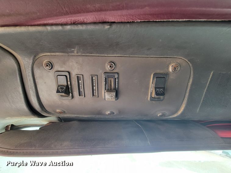 image for item KD9492 1994 International 9400  fertilizer delivery truck