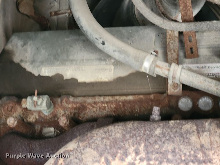 image for item KD9492 1994 International 9400  fertilizer delivery truck