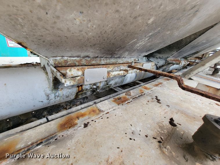 image for item KD9492 1994 International 9400  fertilizer delivery truck