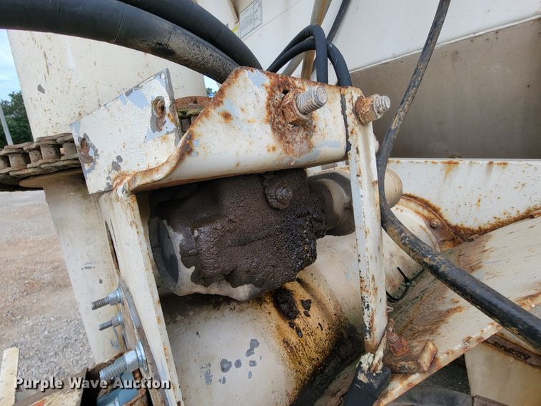 image for item KD9492 1994 International 9400  fertilizer delivery truck