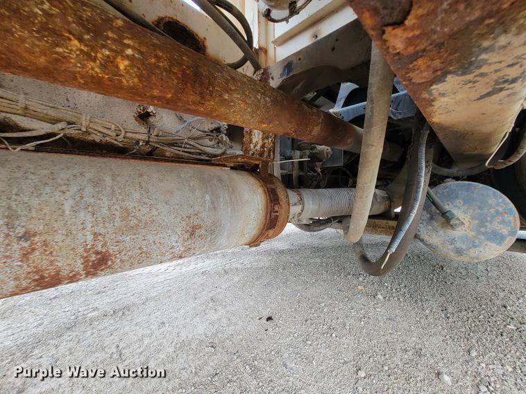 image for item KD9492 1994 International 9400  fertilizer delivery truck