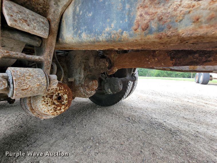 image for item KD9492 1994 International 9400  fertilizer delivery truck