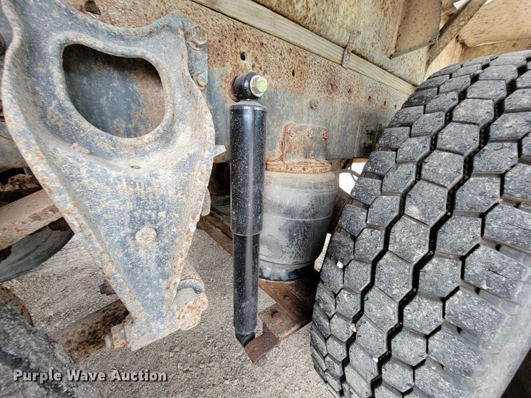 image for item KD9492 1994 International 9400  fertilizer delivery truck