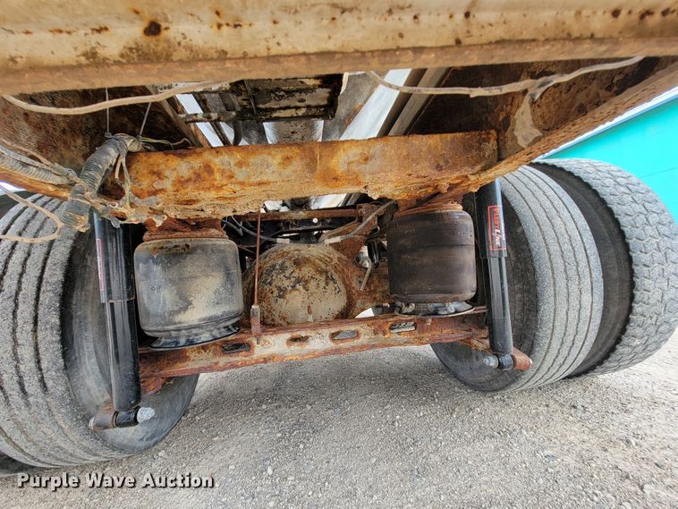 image for item KD9492 1994 International 9400  fertilizer delivery truck