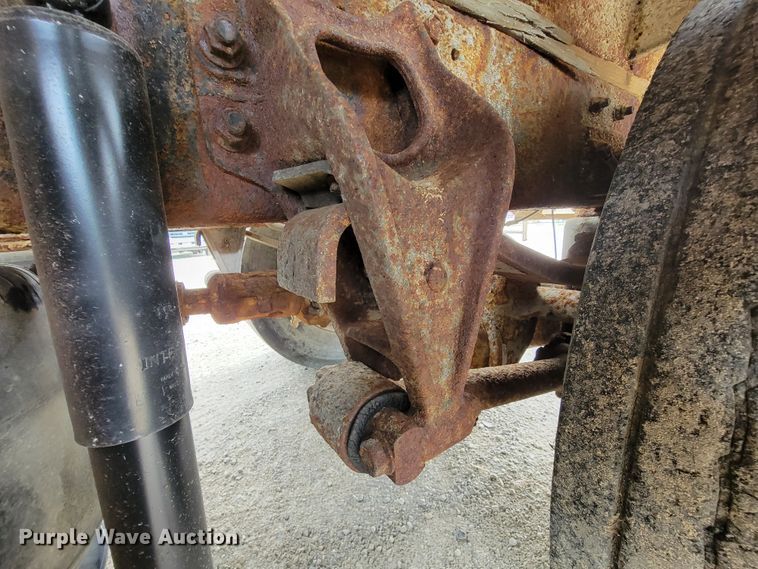 image for item KD9492 1994 International 9400  fertilizer delivery truck