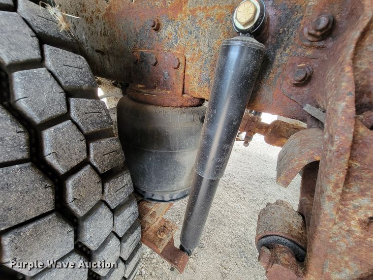 image for item KD9492 1994 International 9400  fertilizer delivery truck