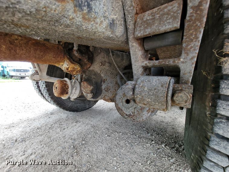 image for item KD9492 1994 International 9400  fertilizer delivery truck