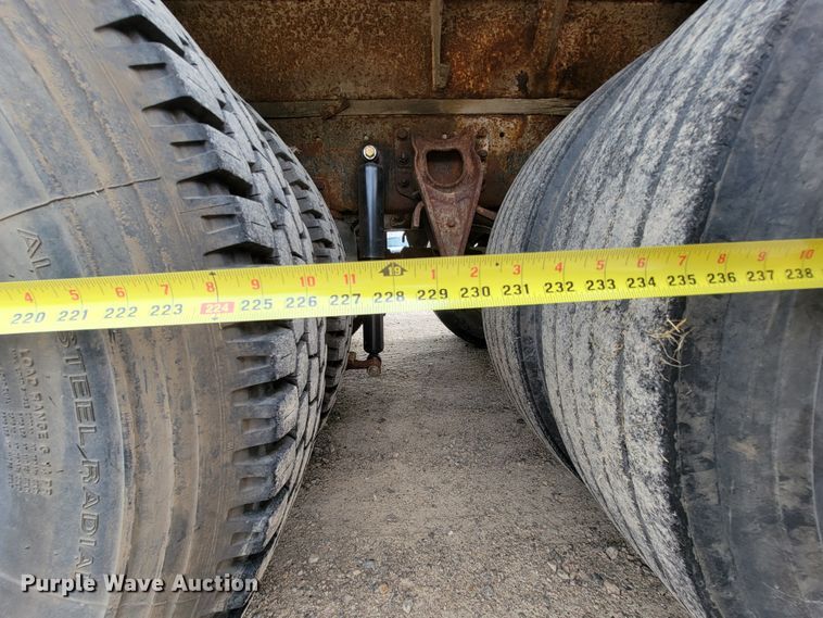 image for item KD9492 1994 International 9400  fertilizer delivery truck