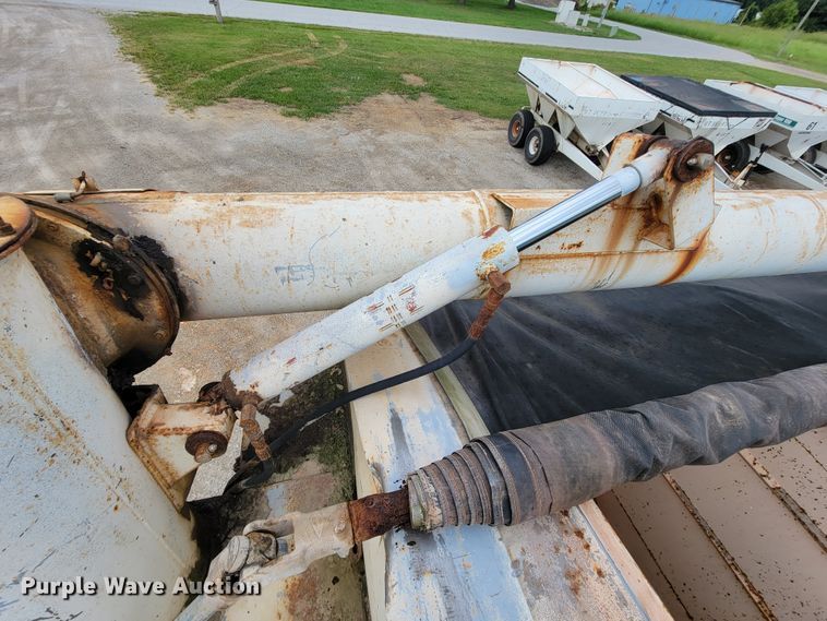 image for item KD9492 1994 International 9400  fertilizer delivery truck