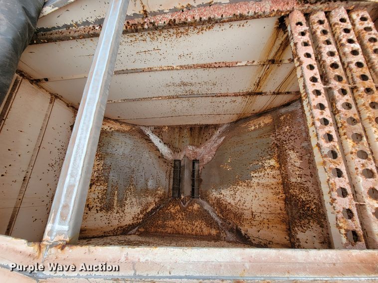 image for item KD9492 1994 International 9400  fertilizer delivery truck