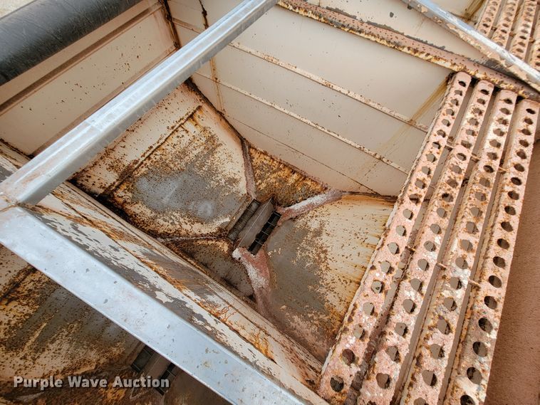 image for item KD9492 1994 International 9400  fertilizer delivery truck