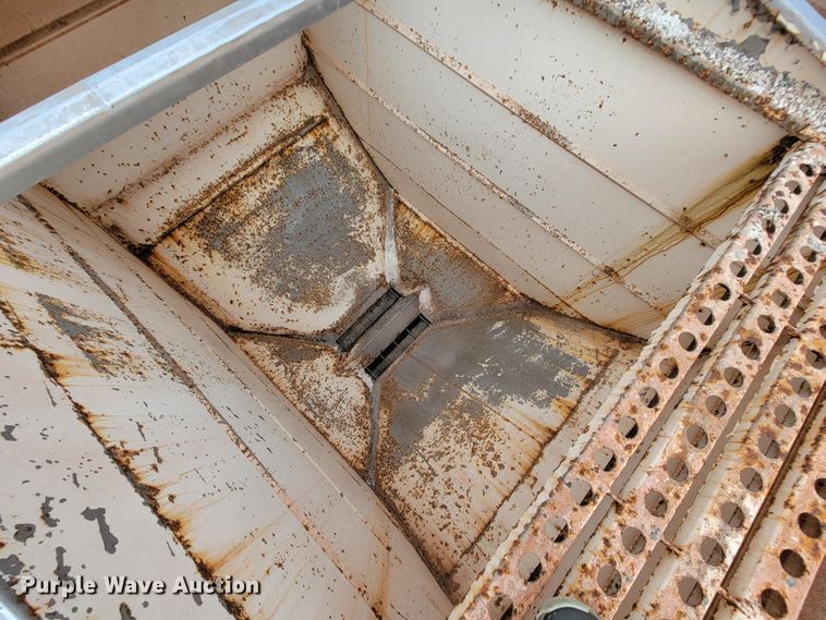 image for item KD9492 1994 International 9400  fertilizer delivery truck