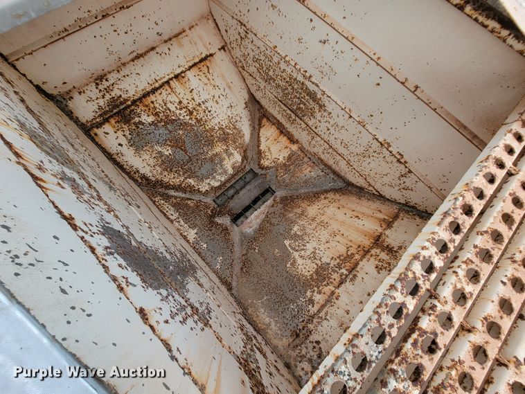 image for item KD9492 1994 International 9400  fertilizer delivery truck