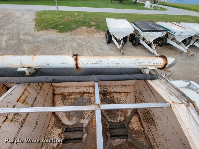 image for item KD9492 1994 International 9400  fertilizer delivery truck