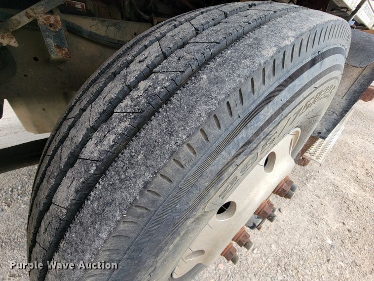 image for item KD9492 1994 International 9400  fertilizer delivery truck