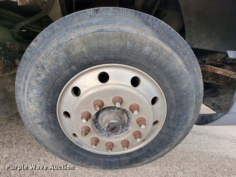 image for item KD9492 1994 International 9400  fertilizer delivery truck