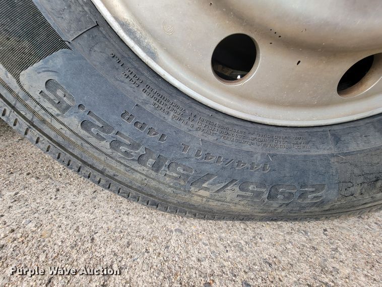 image for item KD9492 1994 International 9400  fertilizer delivery truck