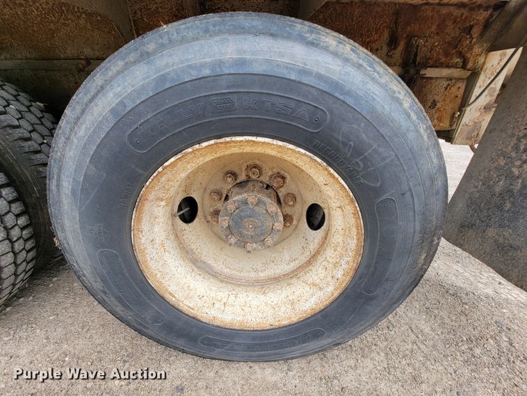 image for item KD9492 1994 International 9400  fertilizer delivery truck