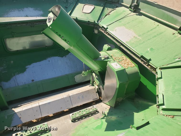 image for item KK9325 2005 John Deere 9860 STS  combine