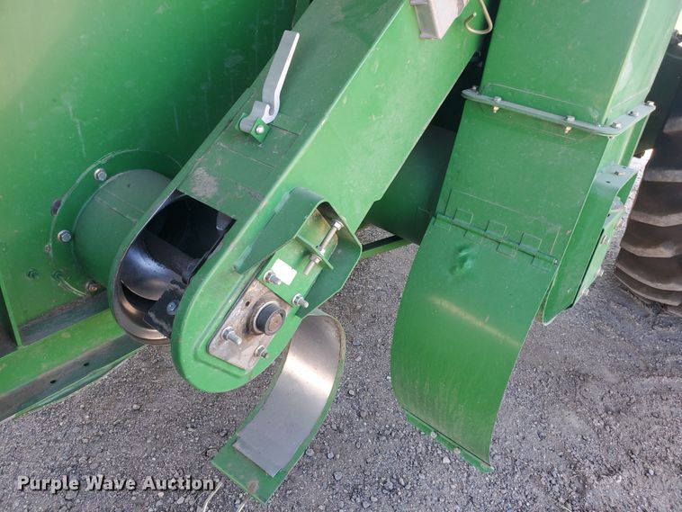 image for item KK9325 2005 John Deere 9860 STS  combine