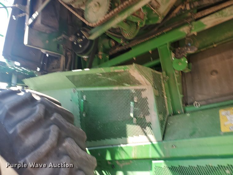 image for item KK9325 2005 John Deere 9860 STS  combine