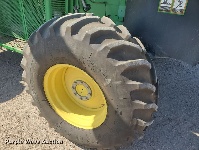 image for item KK9325 2005 John Deere 9860 STS  combine