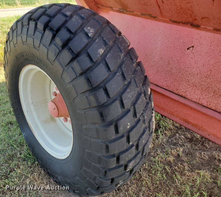 image for item KK9336 UFT 500  grain cart