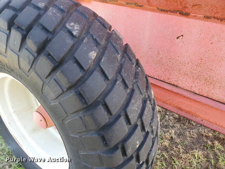 image for item KK9336 UFT 500  grain cart