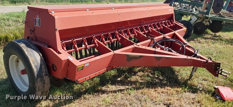 image for item KK9338 1980 International 5100  grain drill