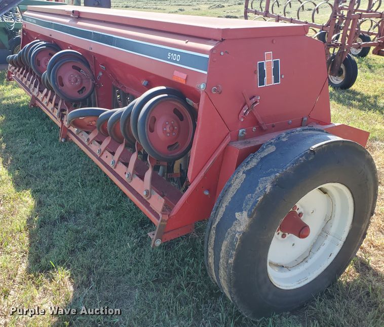 image for item KK9338 1980 International 5100  grain drill