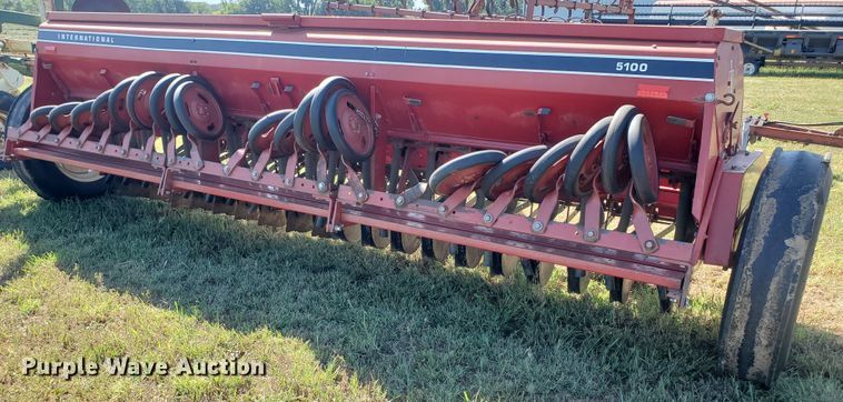 image for item KK9338 1980 International 5100  grain drill