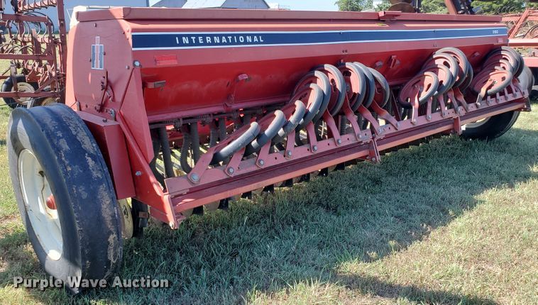 image for item KK9338 1980 International 5100  grain drill