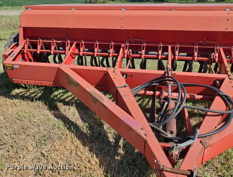 image for item KK9338 1980 International 5100  grain drill