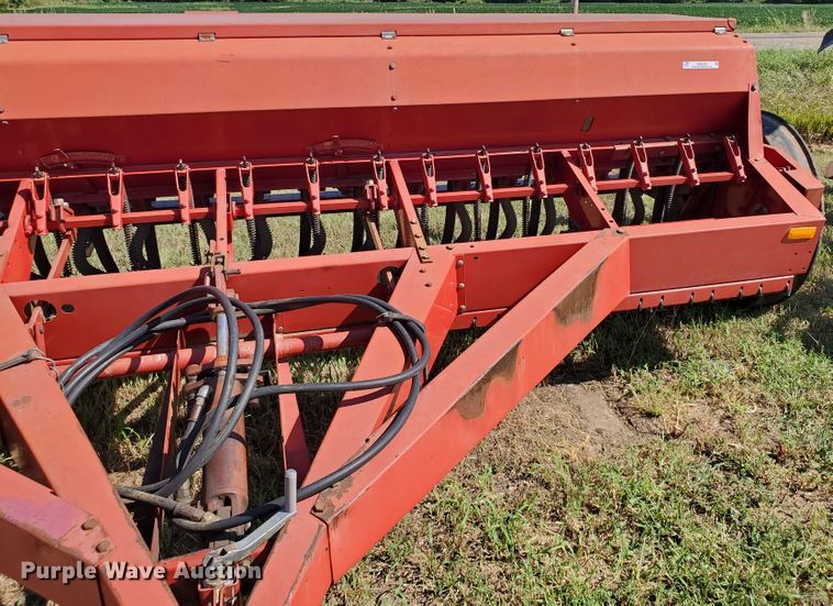 image for item KK9338 1980 International 5100  grain drill