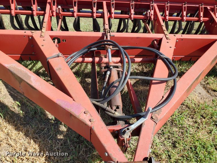 image for item KK9338 1980 International 5100  grain drill