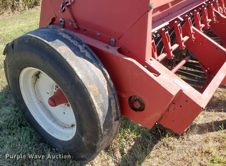 image for item KK9338 1980 International 5100  grain drill