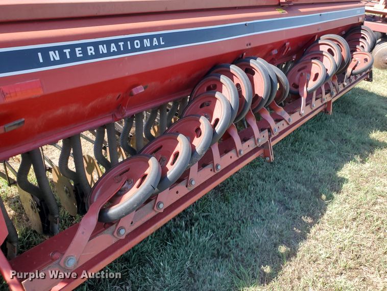 image for item KK9338 1980 International 5100  grain drill