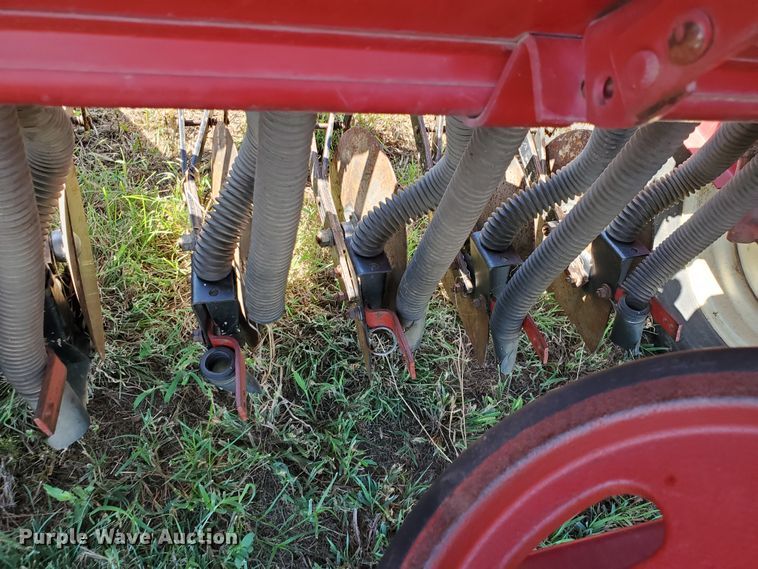 image for item KK9338 1980 International 5100  grain drill