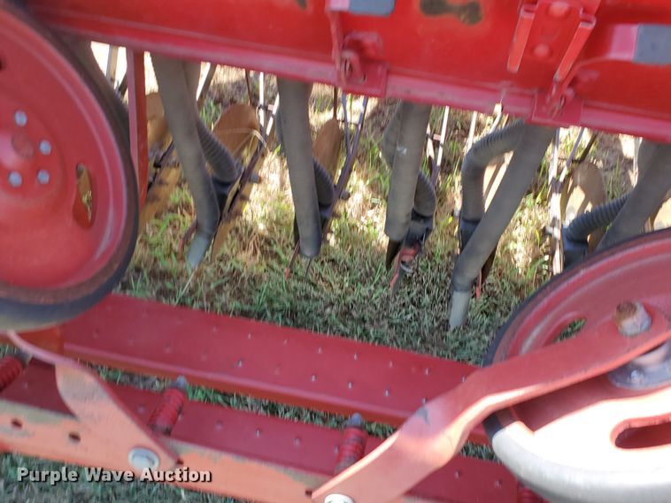 image for item KK9338 1980 International 5100  grain drill