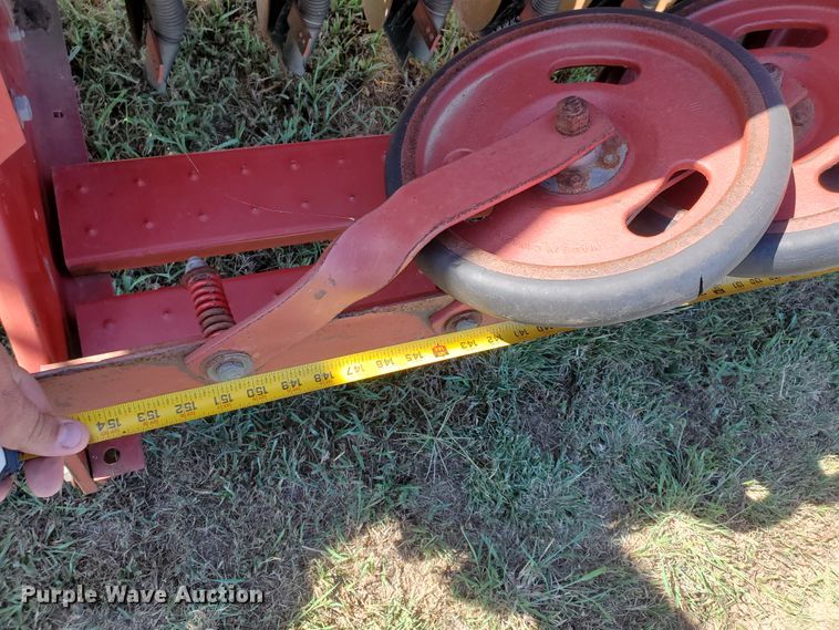 image for item KK9338 1980 International 5100  grain drill