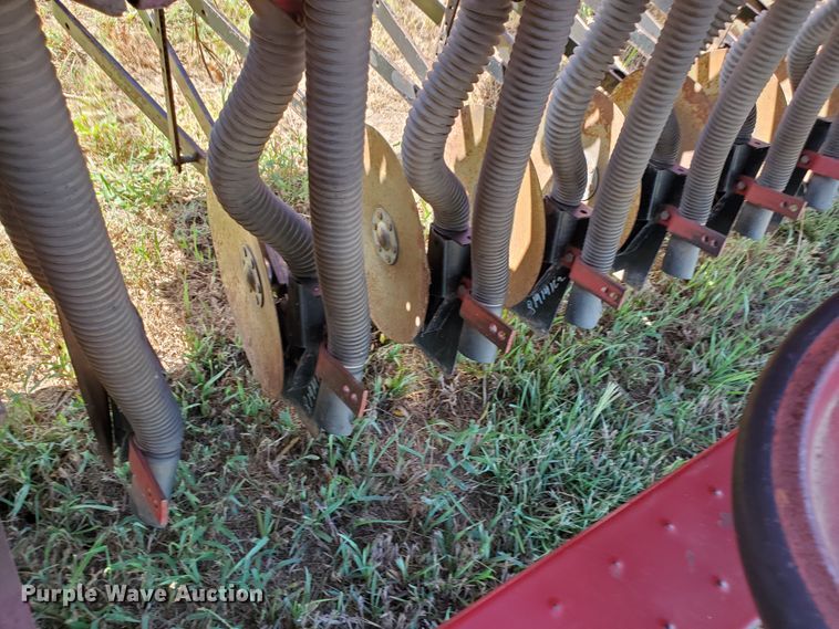 image for item KK9338 1980 International 5100  grain drill